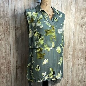 3/$15 ☮️ Simply Vera Vera Wang Green Floral Sleeveless Blouse